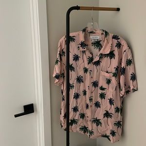 Pink Palm Tree Urban Outfitters Men’s Medium Short Sleeve Hawaiian Shirt